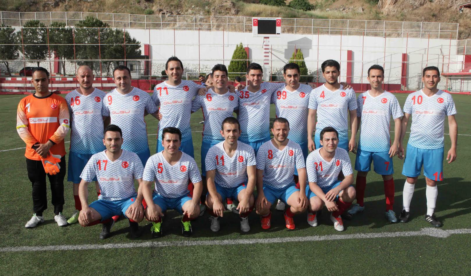 Bayraklı’da futbol turnuvası başladı