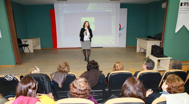 Bayraklılı kadınlara yurttaşlık eğitimi