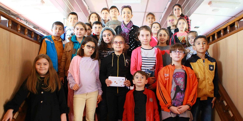 Bayraklılı minikler hem gezdi hem öğrendi