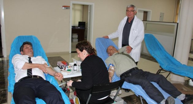 Belediye çalışanları Kızılay'a destek vermeye devam ediyor