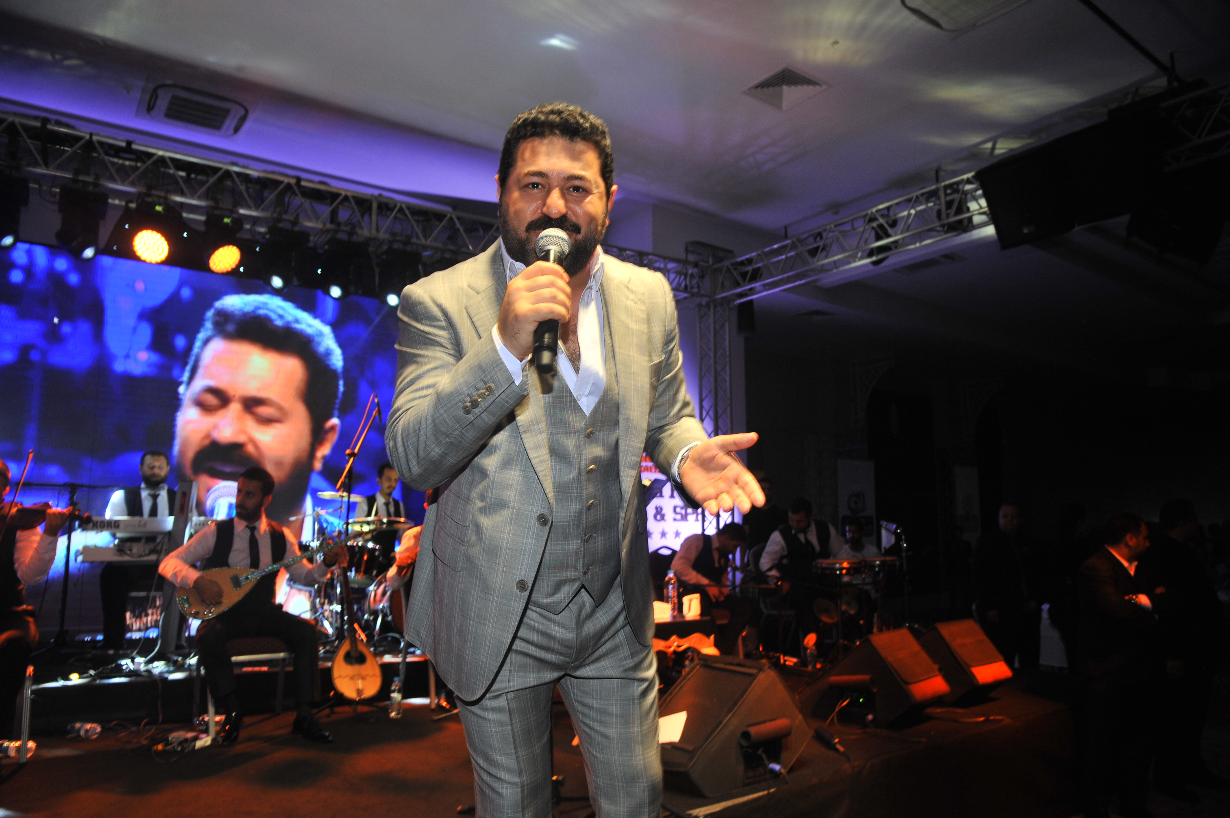 ''Ben Kimsenin Veliahttı Değilim''