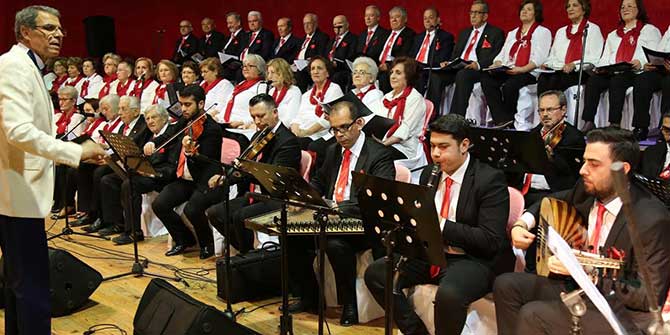 Beyaz Saçlılardan Kıskandıran Konser