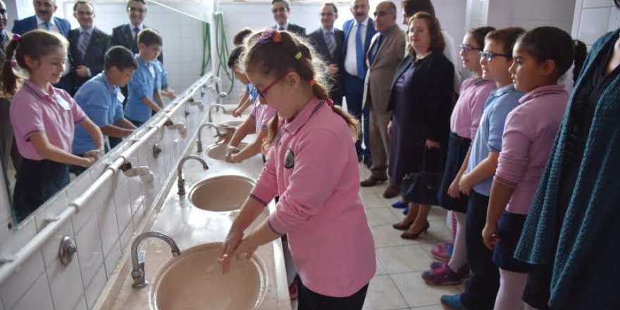 BİNLERCE ÖĞRENCİ AYNI ANDA ELLERİNİ YIKADI