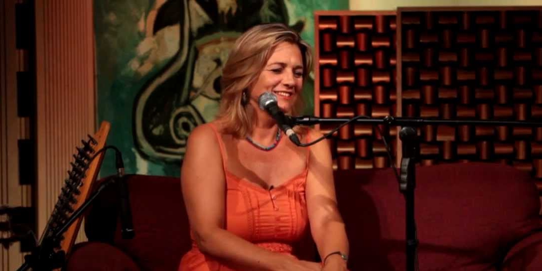 Birsen Tezer, sesiyle büyüleyecek