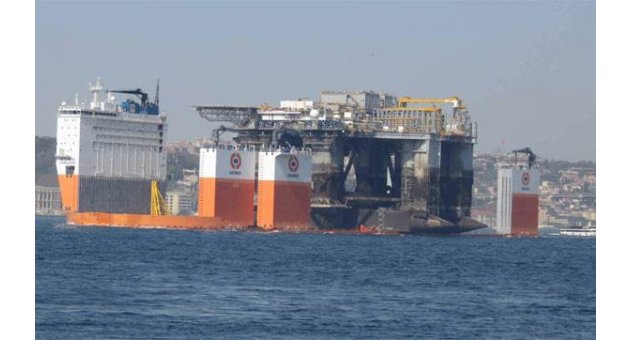 Boğazdan dev gemi geçti