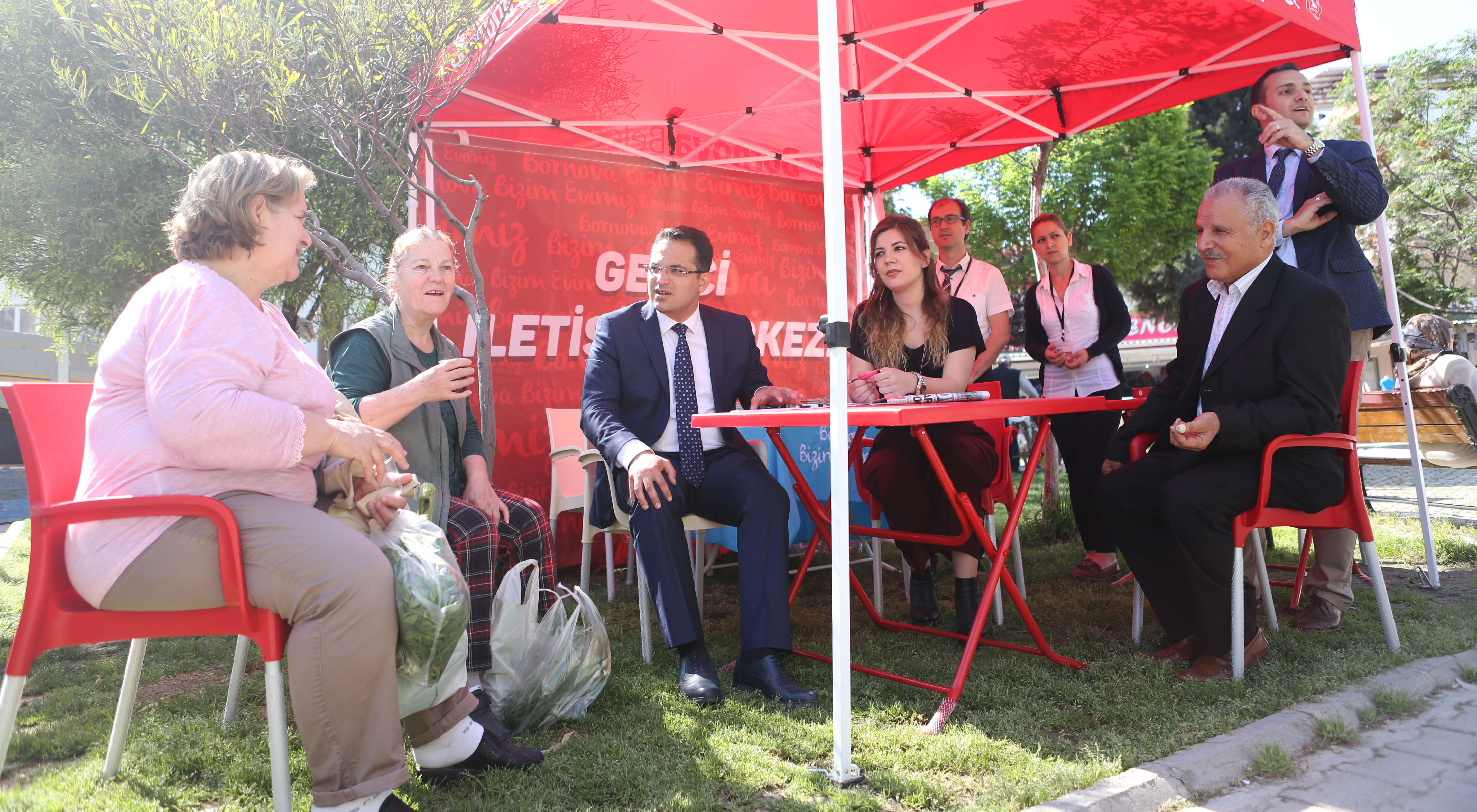Bornova Belediyesi Gezici İletişim Merkezi ile vatandaşa daha yakın
