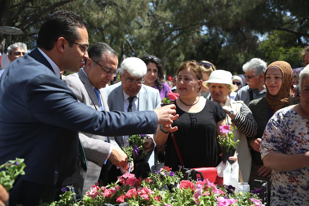 Bornova çiçeklerle renklenecek