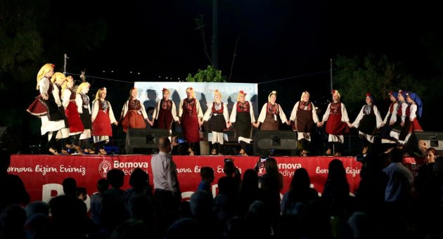 Bornova’da 23 Nisan coşkusu Çamdibi’nden başladı