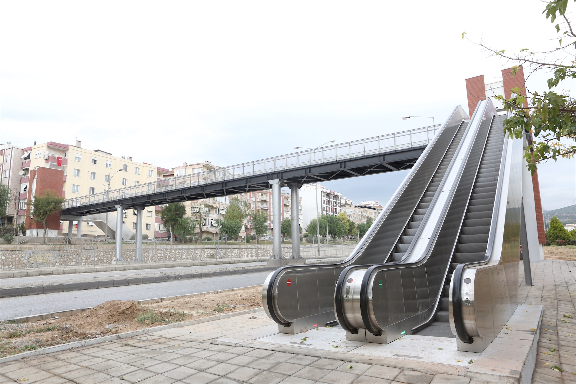 Bornova’da hayat kurtaran geçit