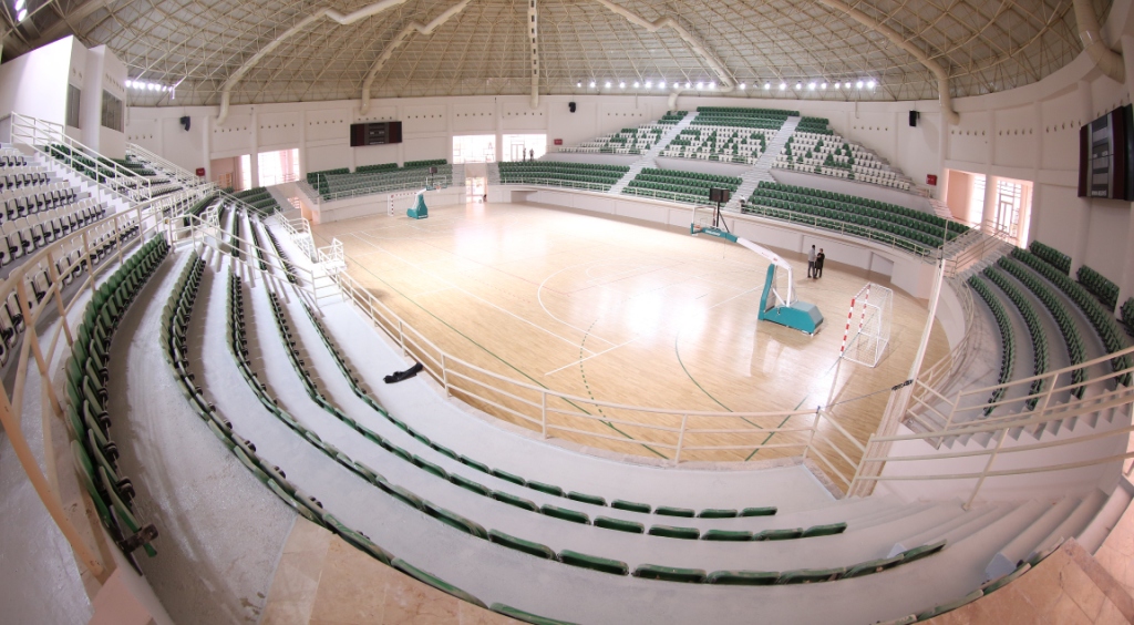 Bornova’nın yeni spor salonunda ilk maç heyecanı