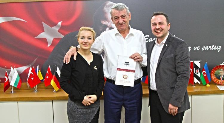 Bornova Rotaract Kulübü Üyeleri Gaziemir Belediye Başkanı Halil İbrahim Şenol ile görüştü