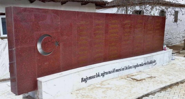 BOZCAYAKA ŞEHİTLİK ANITI