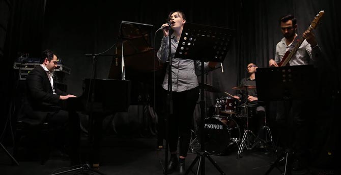 Buca Büyüleyici Ses Ezgi Alaş’la Buluştu