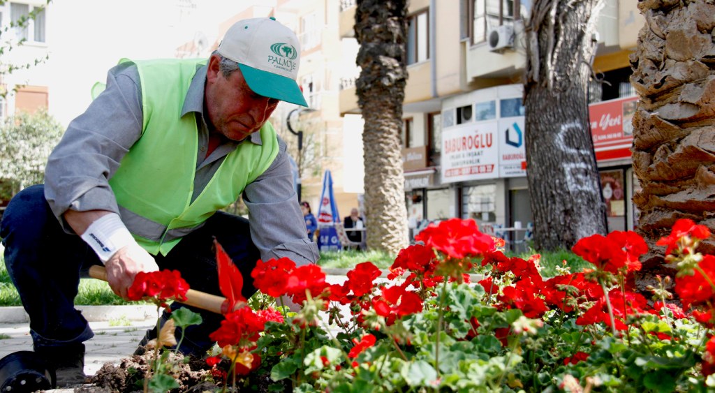 Buca çiçek bahçesine dönüşecek