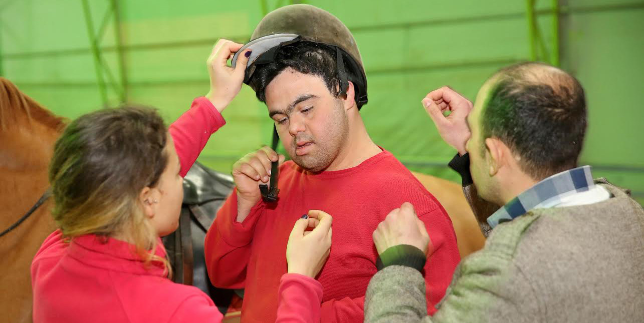 Buca'da Atlı Terapi şifa dağıtıyor