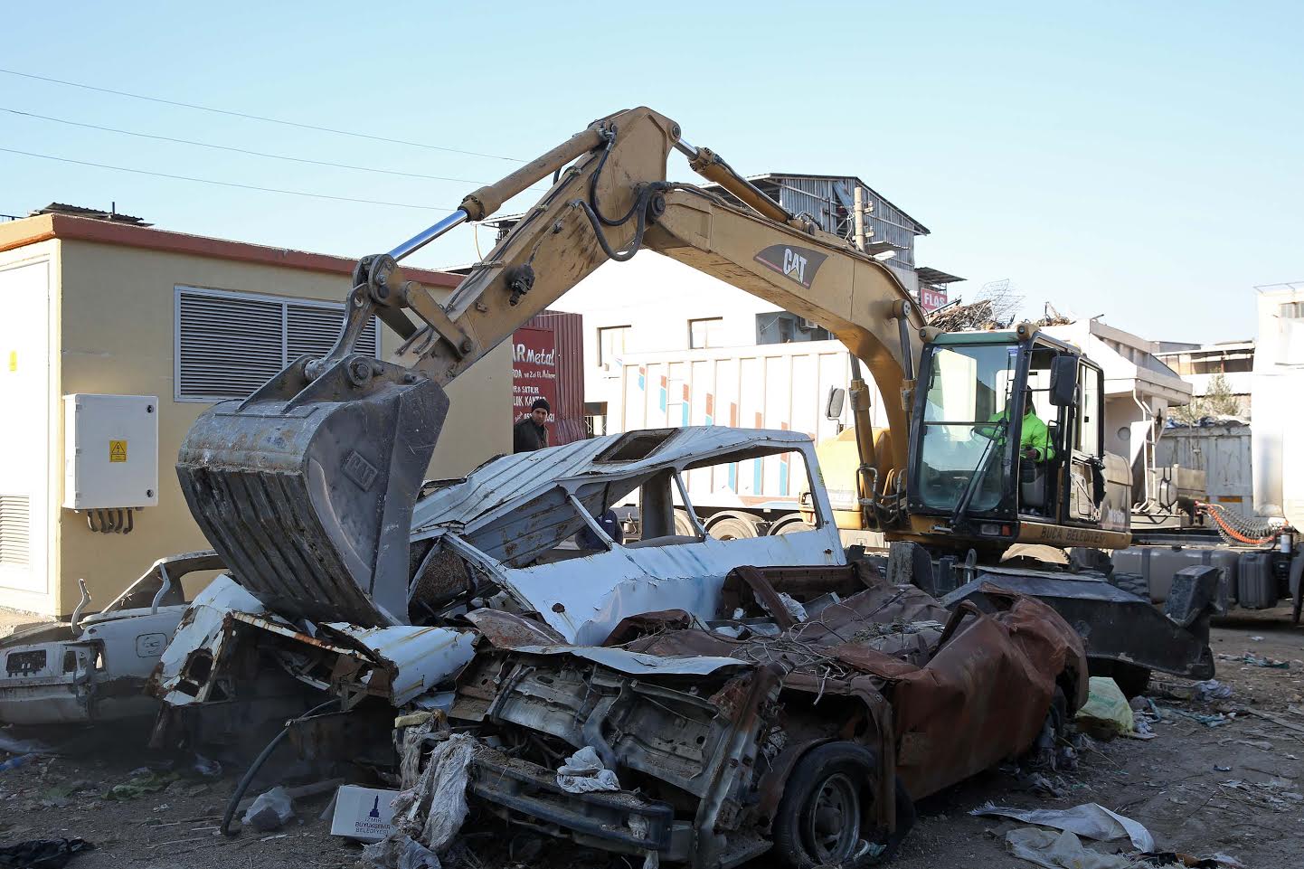 Buca’da Hurda Araçlar Toplandı