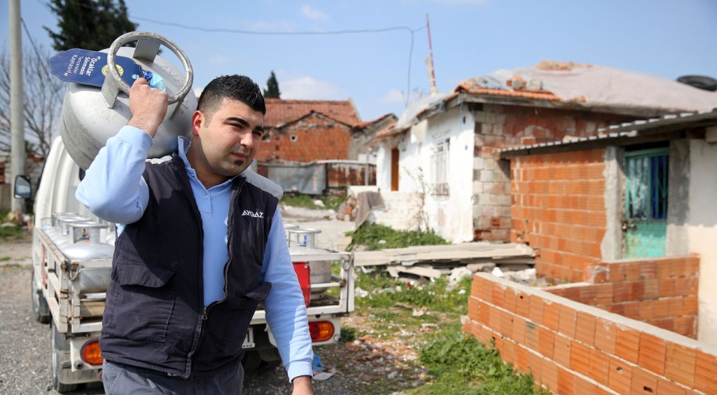 Buca’da Ocaklar Sönmüyor, tencereler kaynıyor