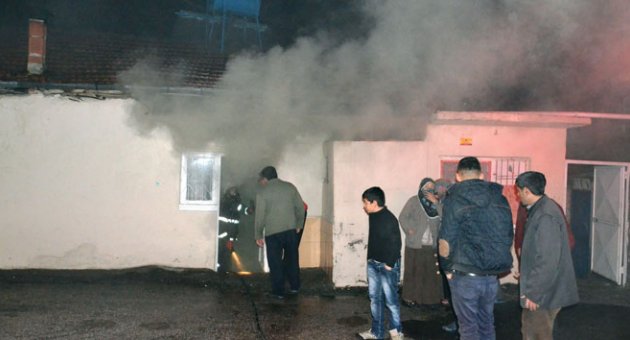 Bunalıma giren kadın evini ateşe verdi