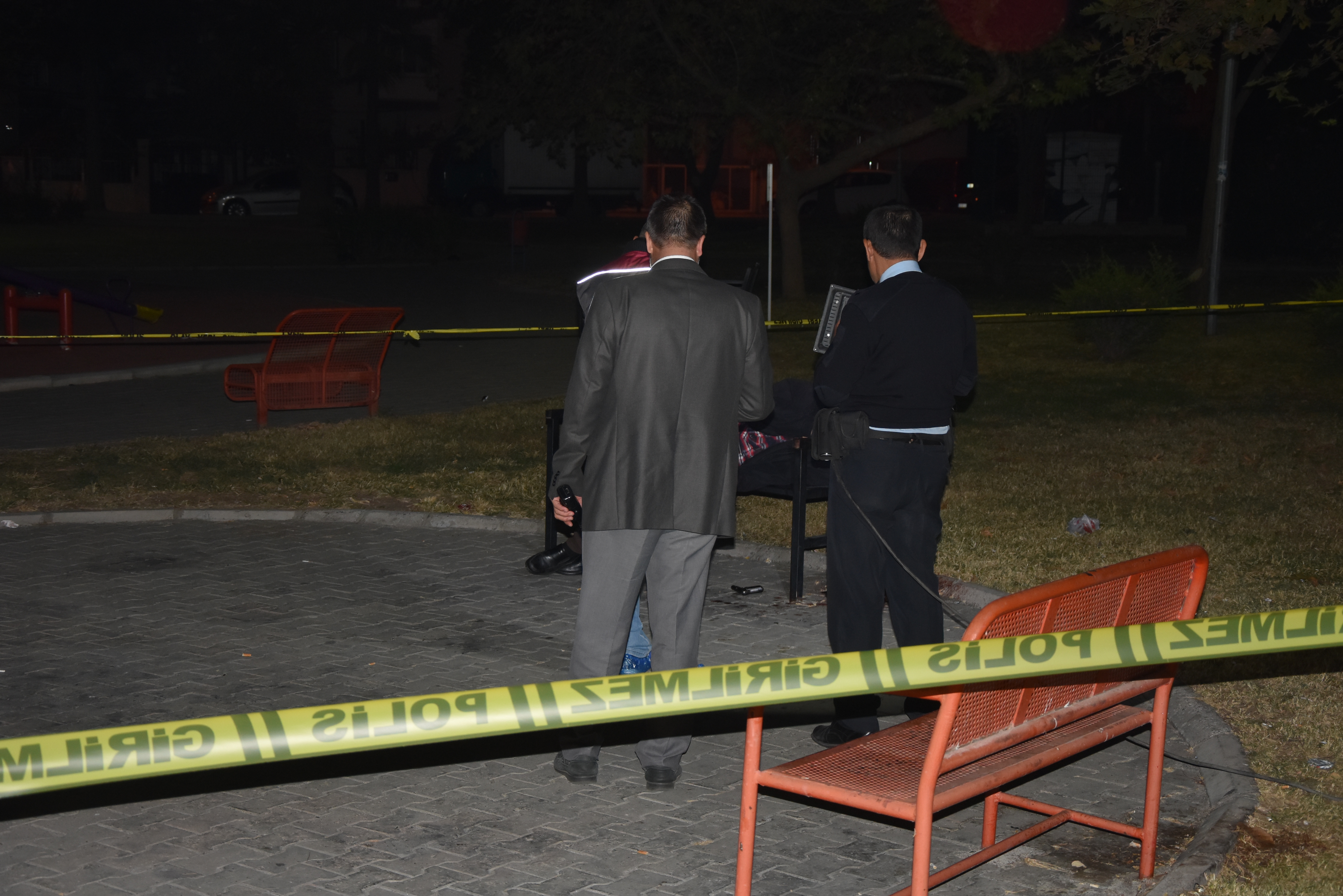 Bunalıma Giren Yaşlı Adam İntihar Etti