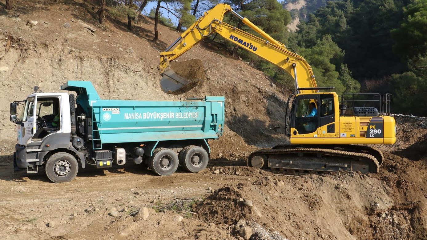 Büyükşehir, Salihli’de Menfezlere Yoğunlaştı