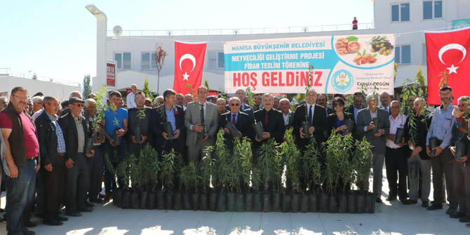 Büyükşehir Yılın İlk Fidan Dağıtımını Selendi'ye Yaptı
