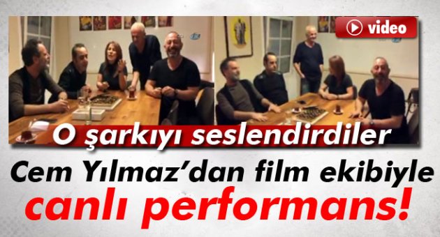 Cem Yılmaz film ekibiyle şarkı söyledi