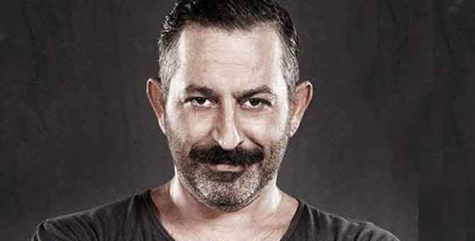 Cem Yılmaz&#039;ın Fotoğrafında Çıplak Kadın Detayı