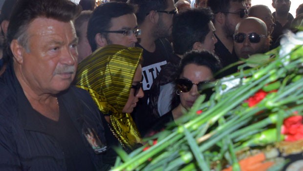 Cenazede Bunu da Yaptılar! Nuri Alço...