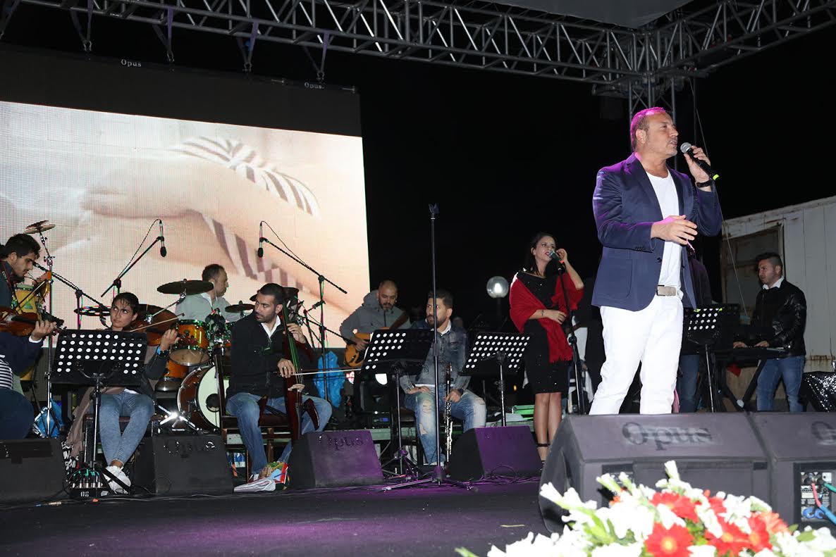 Cenk Eren, Tanju Okan&#039;ın Şarkılarını Urla&#039;da Ölümsüzleştirdi