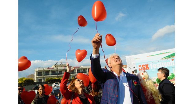 Çeşme'de 'Aşk Rüzgarı' esti