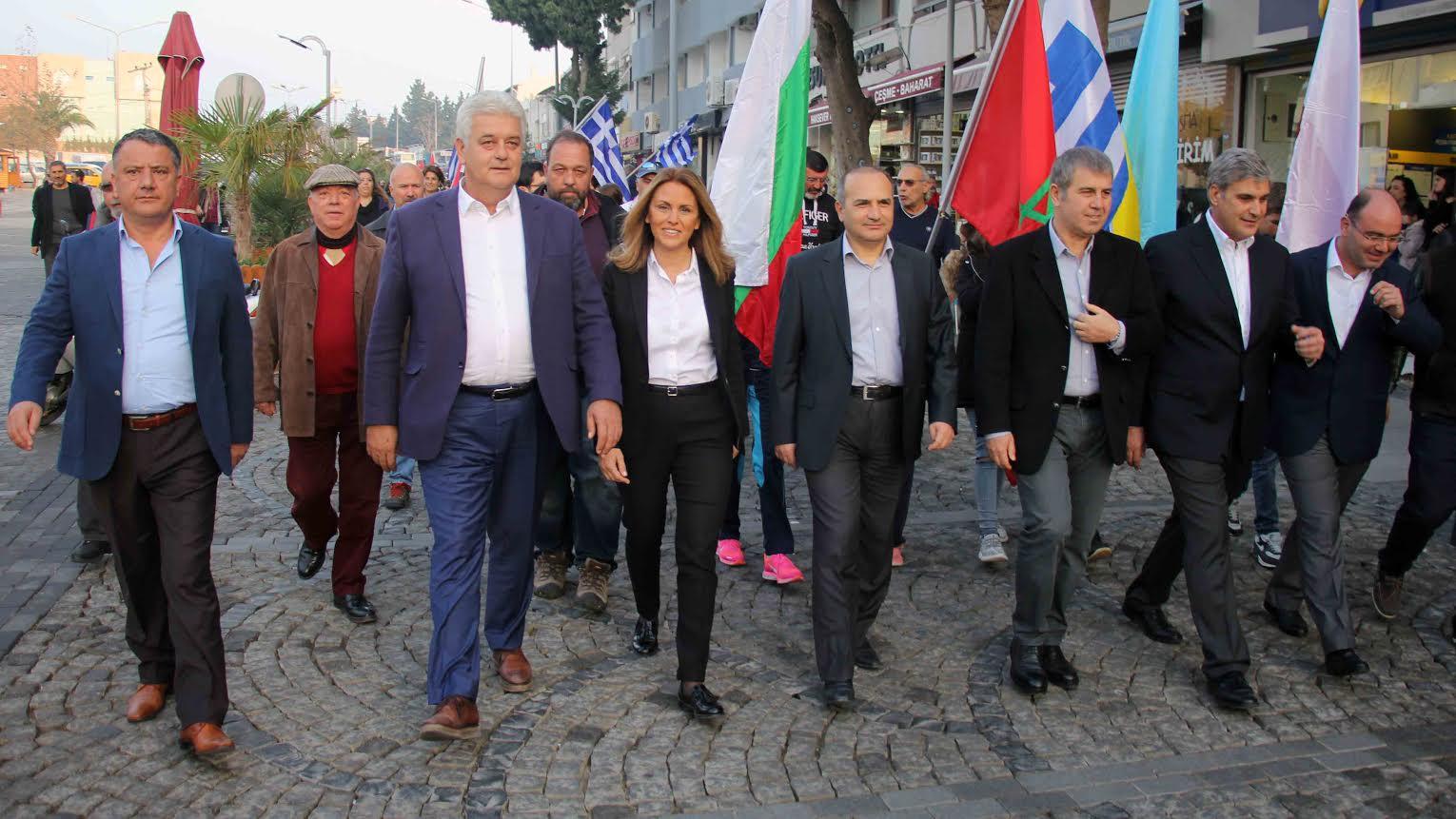 Çeşme’de yelkenler suya indi