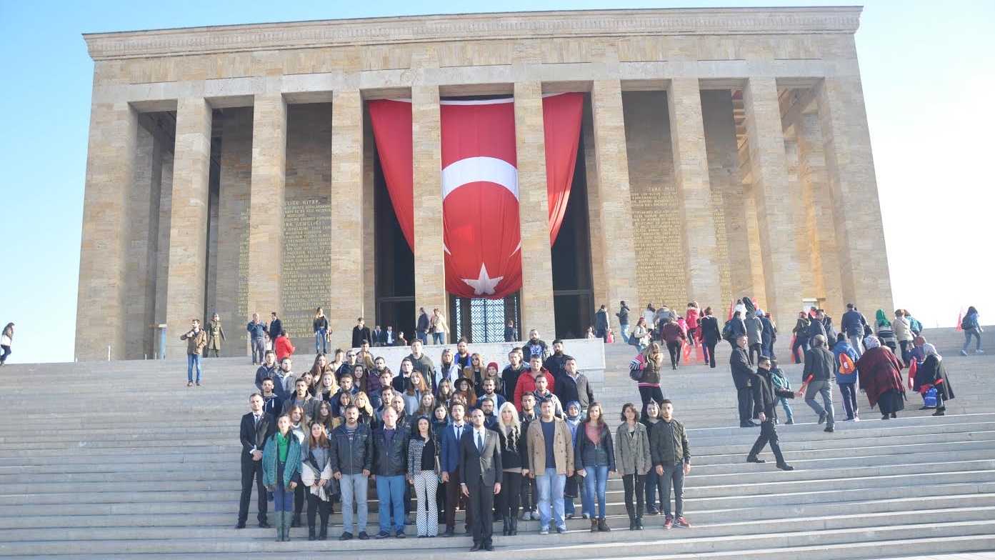 CHP Balçova Gençlik Kollarından ATA'ya ziyaret