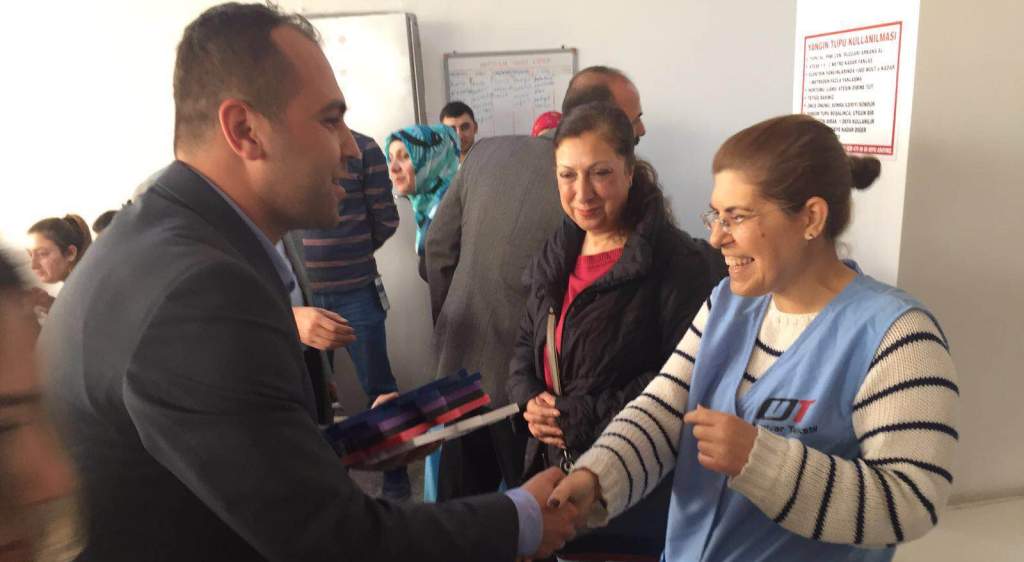 CHP,  FABRİKA EMEKÇİSİ KADINLARIN YANINDA