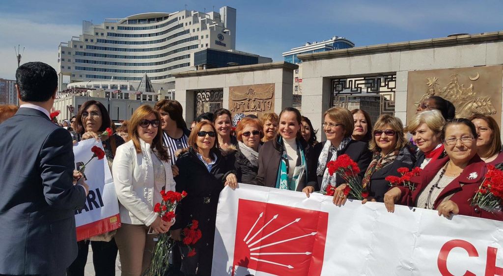CHP Kadın Kolları, 8 Mart'ı Kayseri'de kutladı