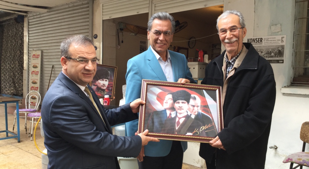 CHP Konak'tan anlamlı hediye