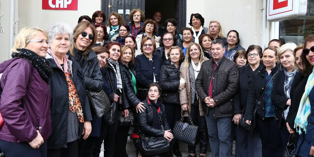 CHP'li kadınlar 'Hayır' için köy köy geziyor