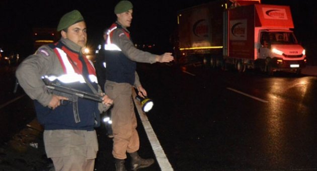 Çift şeritli yol savaş alanına döndü