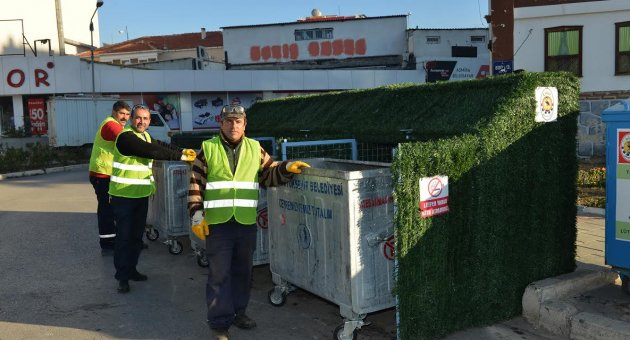 Çiğli’de çöp konteynerleri yeşilleniyor