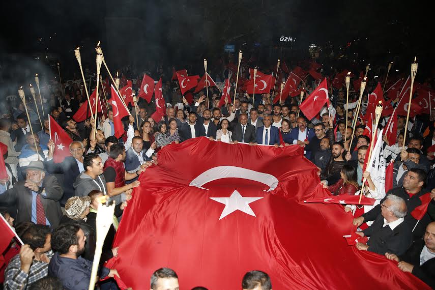 Çiğli’de Cumhuriyet Yürüyüşü