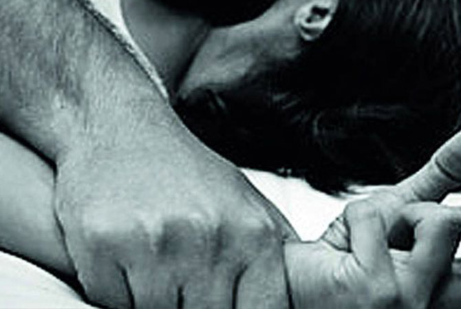 Cinci Hoca Kadına Elle Tacizde Bulununca Dayak Yedi