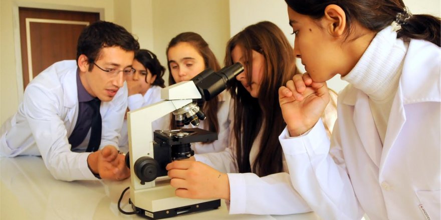 Çocuklar bilimi deneyerek öğreniyor