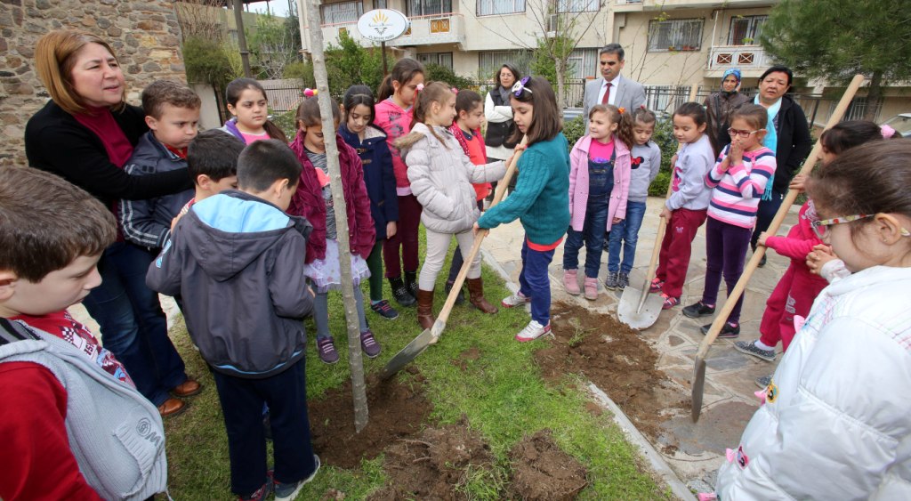 Çocuklardan Ankara’da yaşamını yitirenlere fidan