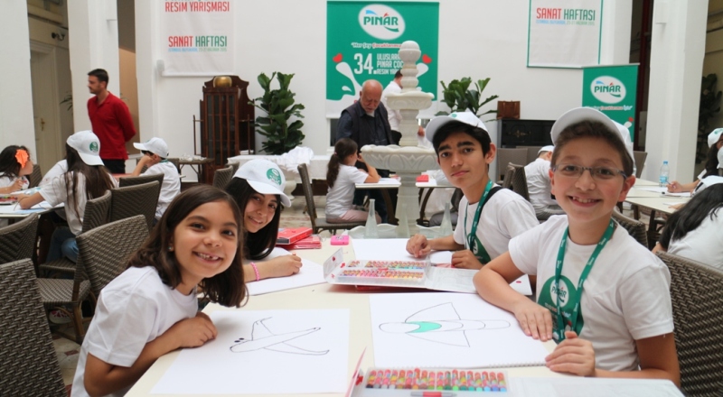 Çocuklar, gelecek için hayallerini resmediyor…
