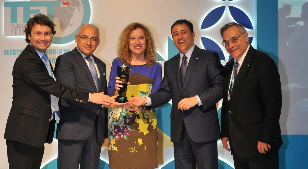 Çocukların sevgilisi Aytül Akal’a, bir ödül de TET’ten