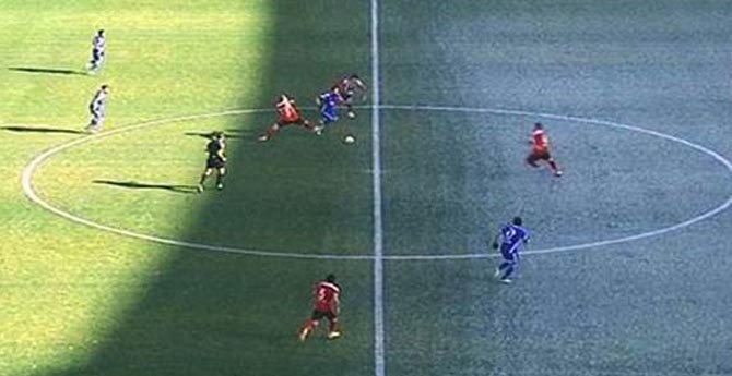 Çok Konuşulan Görüntü: Bir Kısmı Buzlu Bir Kısmı Güneşli