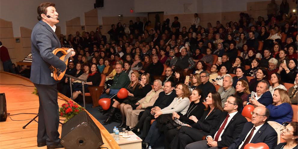 Coşkun Sabah Bornova şarkısı besteleyecek