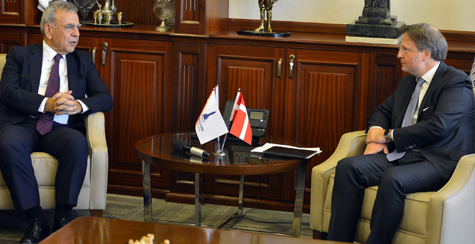 Danimarka İzmir'i Markaj'a Aldı