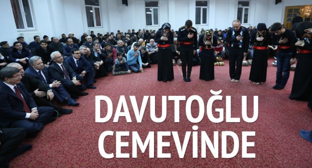 Davutoğlu cemevini ziyaret etti