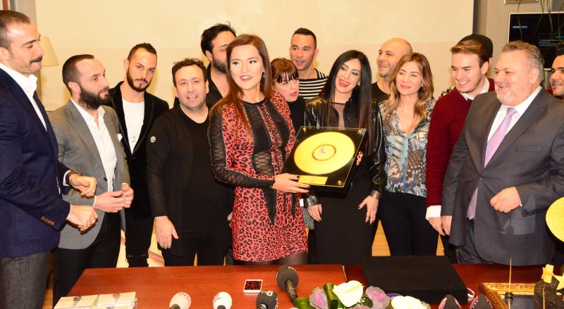 DEMET AKALIN'A ALTIN PLAK!