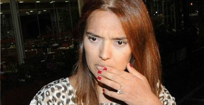 Demet Akalın Kurbağaları Tavuk Sanınca...